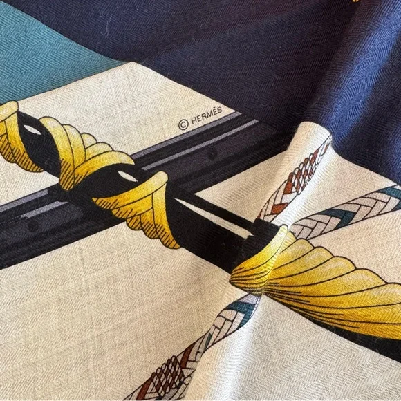 Hermes Cashmere Blend Giant Triangle - Picture 3 of 7